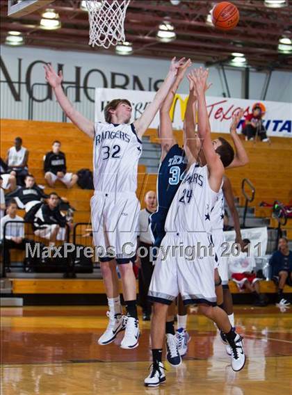 Thumbnail 3 in Sam Rayburn vs. Smithson Valley (McDonald's Texas Invitational) photogallery.