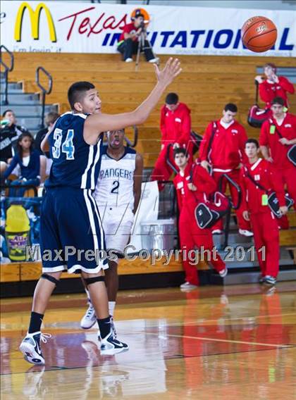Thumbnail 1 in Sam Rayburn vs. Smithson Valley (McDonald's Texas Invitational) photogallery.