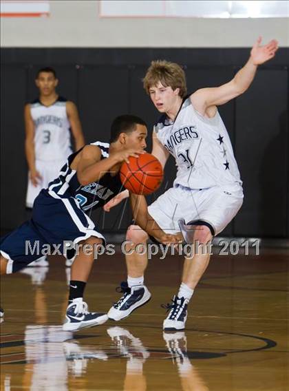 Thumbnail 1 in Sam Rayburn vs. Smithson Valley (McDonald's Texas Invitational) photogallery.