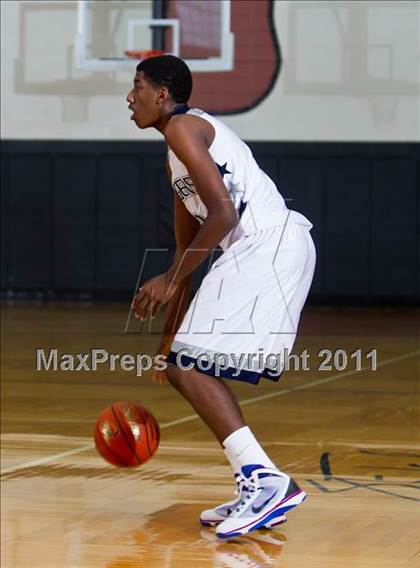 Thumbnail 1 in Sam Rayburn vs. Smithson Valley (McDonald's Texas Invitational) photogallery.