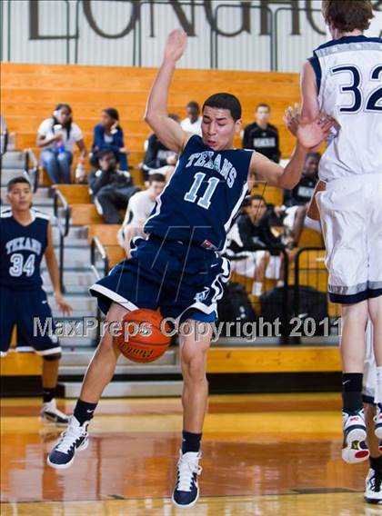 Thumbnail 2 in Sam Rayburn vs. Smithson Valley (McDonald's Texas Invitational) photogallery.