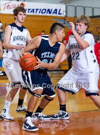 Thumbnail 1 in Sam Rayburn vs. Smithson Valley (McDonald's Texas Invitational) photogallery.