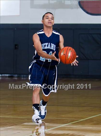 Thumbnail 3 in Sam Rayburn vs. Smithson Valley (McDonald's Texas Invitational) photogallery.