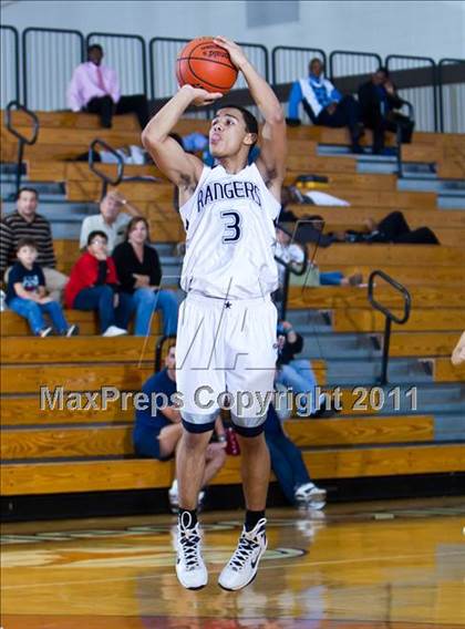 Thumbnail 3 in Sam Rayburn vs. Smithson Valley (McDonald's Texas Invitational) photogallery.