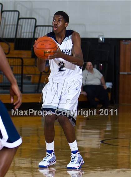 Thumbnail 2 in Sam Rayburn vs. Smithson Valley (McDonald's Texas Invitational) photogallery.