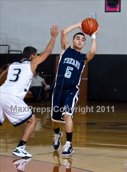 Thumbnail 2 in Sam Rayburn vs. Smithson Valley (McDonald's Texas Invitational) photogallery.