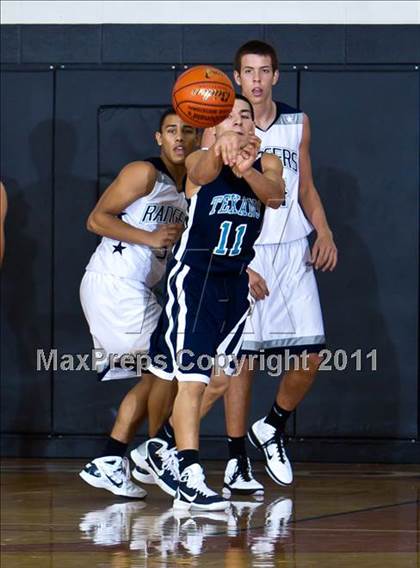 Thumbnail 2 in Sam Rayburn vs. Smithson Valley (McDonald's Texas Invitational) photogallery.