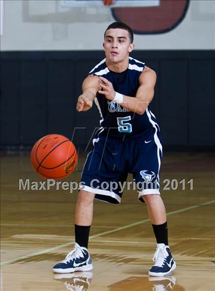 Thumbnail 2 in Sam Rayburn vs. Smithson Valley (McDonald's Texas Invitational) photogallery.