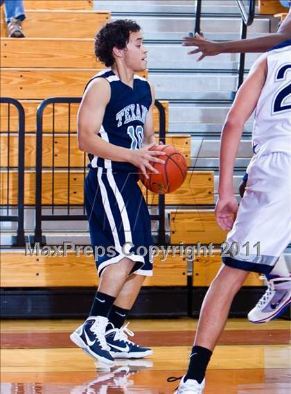 Thumbnail 1 in Sam Rayburn vs. Smithson Valley (McDonald's Texas Invitational) photogallery.