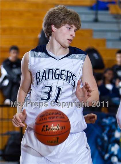 Thumbnail 2 in Sam Rayburn vs. Smithson Valley (McDonald's Texas Invitational) photogallery.