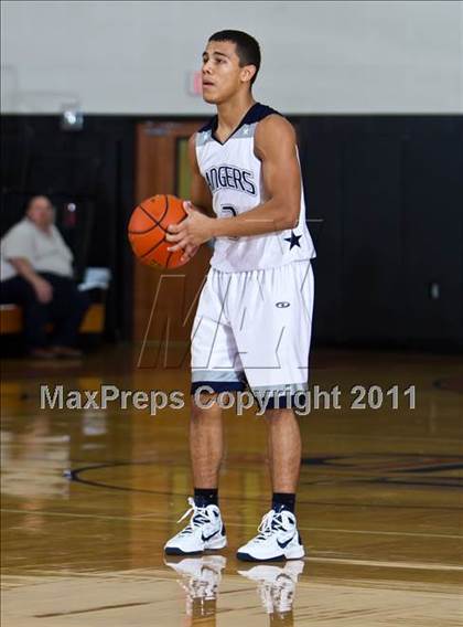 Thumbnail 3 in Sam Rayburn vs. Smithson Valley (McDonald's Texas Invitational) photogallery.