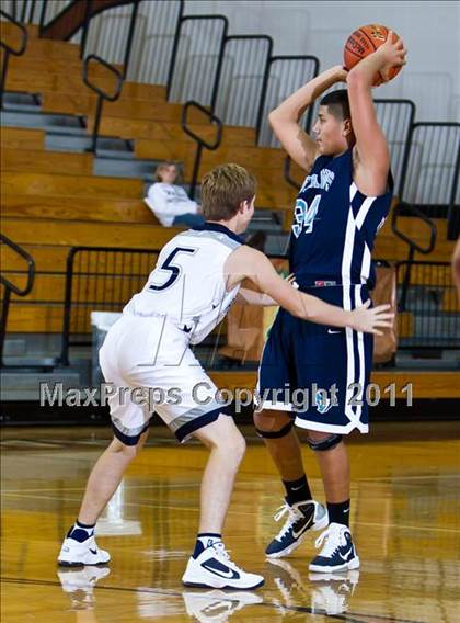 Thumbnail 3 in Sam Rayburn vs. Smithson Valley (McDonald's Texas Invitational) photogallery.