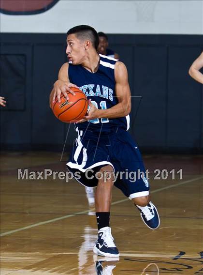 Thumbnail 3 in Sam Rayburn vs. Smithson Valley (McDonald's Texas Invitational) photogallery.