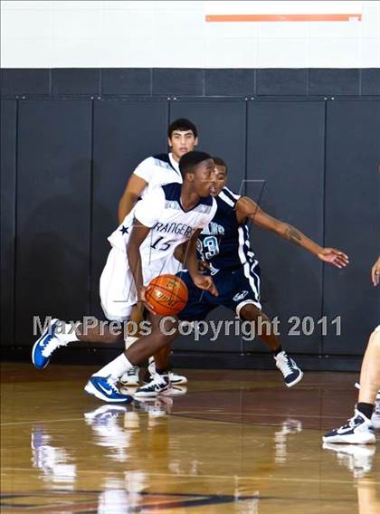 Thumbnail 2 in Sam Rayburn vs. Smithson Valley (McDonald's Texas Invitational) photogallery.