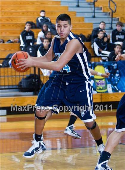 Thumbnail 2 in Sam Rayburn vs. Smithson Valley (McDonald's Texas Invitational) photogallery.