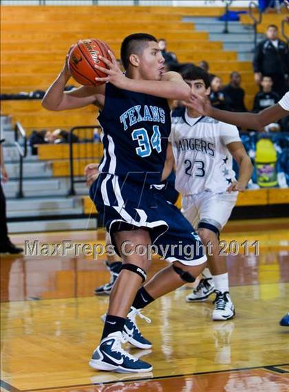Thumbnail 1 in Sam Rayburn vs. Smithson Valley (McDonald's Texas Invitational) photogallery.