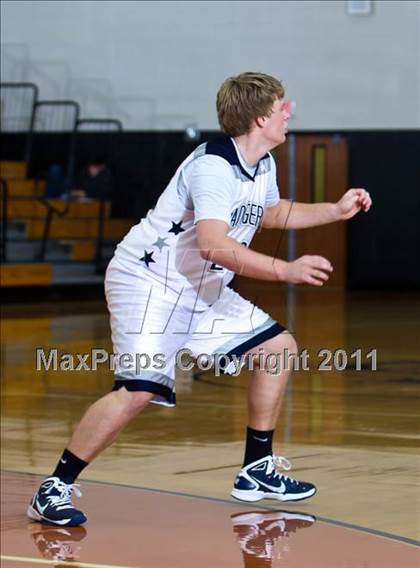 Thumbnail 2 in Sam Rayburn vs. Smithson Valley (McDonald's Texas Invitational) photogallery.