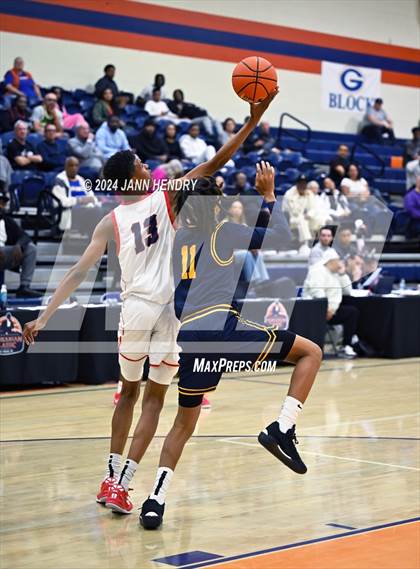 Thumbnail 3 in Campbell Hall vs Coronado (Tarkanian Classic) photogallery.
