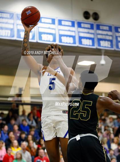 Thumbnail 1 in Holy Spirit Prep vs. IMG Academy photogallery.