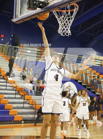 Thumbnail 3 in Lennard @ Morgan photogallery.