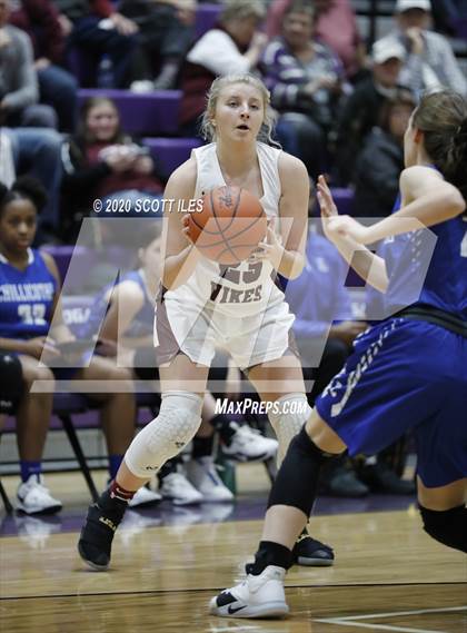 Thumbnail 3 in Chillicothe vs Vinton County (OHSAA D2 Sectional Playoff) photogallery.