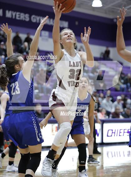 Thumbnail 2 in Chillicothe vs Vinton County (OHSAA D2 Sectional Playoff) photogallery.