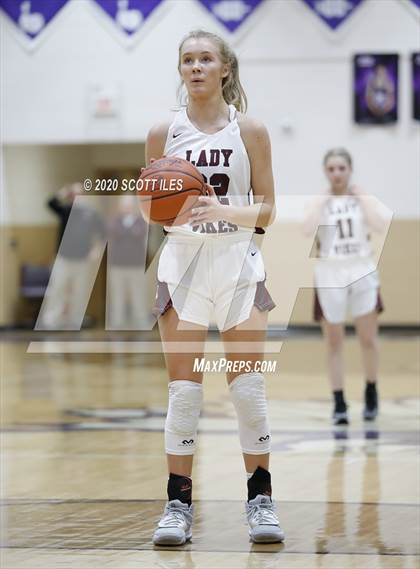 Thumbnail 1 in Chillicothe vs Vinton County (OHSAA D2 Sectional Playoff) photogallery.