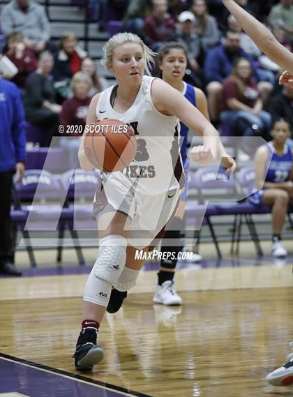 Thumbnail 3 in Chillicothe vs Vinton County (OHSAA D2 Sectional Playoff) photogallery.