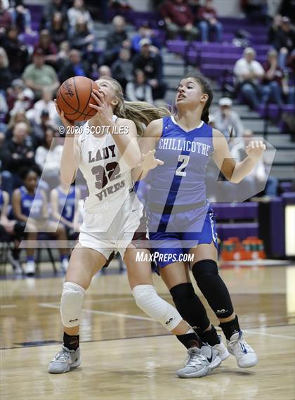 Thumbnail 2 in Chillicothe vs Vinton County (OHSAA D2 Sectional Playoff) photogallery.