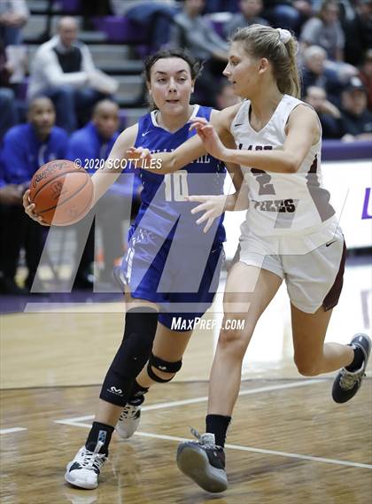 Thumbnail 2 in Chillicothe vs Vinton County (OHSAA D2 Sectional Playoff) photogallery.