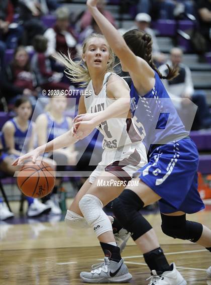 Thumbnail 2 in Chillicothe vs Vinton County (OHSAA D2 Sectional Playoff) photogallery.