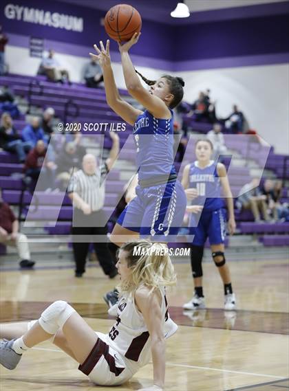 Thumbnail 2 in Chillicothe vs Vinton County (OHSAA D2 Sectional Playoff) photogallery.