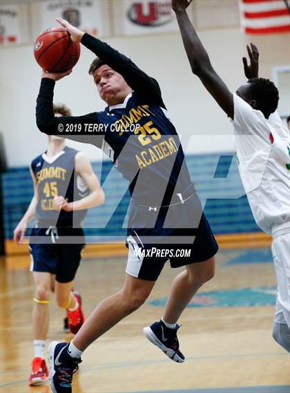 Thumbnail 2 in Kearns vs. Summit Academy (Eagle Holiday Shootout) photogallery.