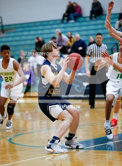 Thumbnail 3 in Kearns vs. Summit Academy (Eagle Holiday Shootout) photogallery.