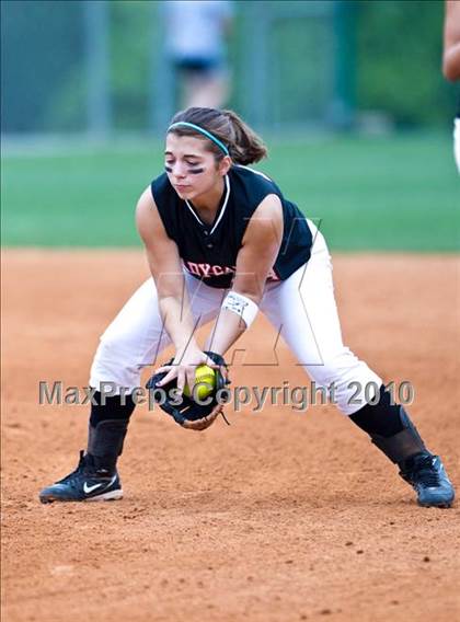 Thumbnail 3 in St. Paul vs Sacred Heart (TAPPS 1A/2A Final) photogallery.