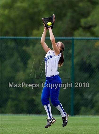 Thumbnail 1 in St. Paul vs Sacred Heart (TAPPS 1A/2A Final) photogallery.