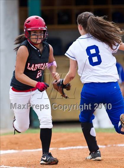 Thumbnail 1 in St. Paul vs Sacred Heart (TAPPS 1A/2A Final) photogallery.