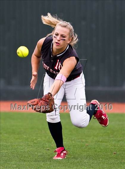 Thumbnail 1 in St. Paul vs Sacred Heart (TAPPS 1A/2A Final) photogallery.
