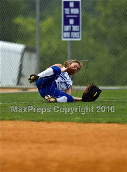 Thumbnail 3 in St. Paul vs Sacred Heart (TAPPS 1A/2A Final) photogallery.