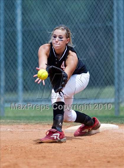 Thumbnail 1 in St. Paul vs Sacred Heart (TAPPS 1A/2A Final) photogallery.