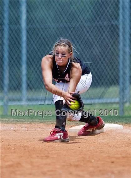 Thumbnail 2 in St. Paul vs Sacred Heart (TAPPS 1A/2A Final) photogallery.