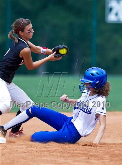 Thumbnail 2 in St. Paul vs Sacred Heart (TAPPS 1A/2A Final) photogallery.