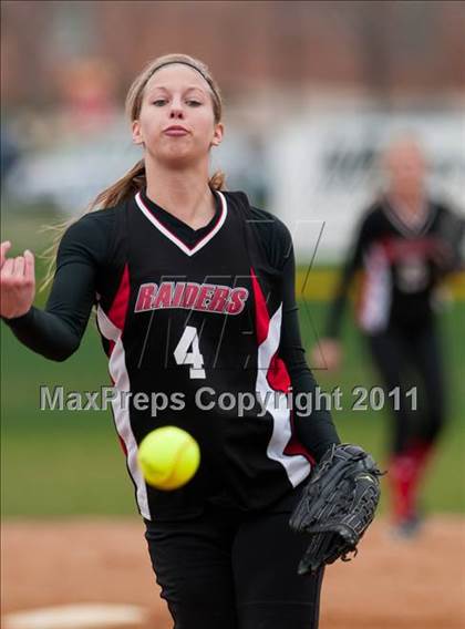 Thumbnail 3 in South St. Paul vs. LaCrosse Central (NSP Polar Classic) photogallery.