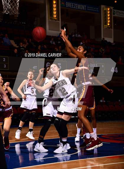 Thumbnail 1 in Ossining vs. Christ the King (Crusader Classic) photogallery.