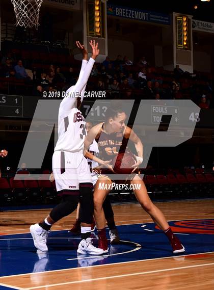 Thumbnail 3 in Ossining vs. Christ the King (Crusader Classic) photogallery.