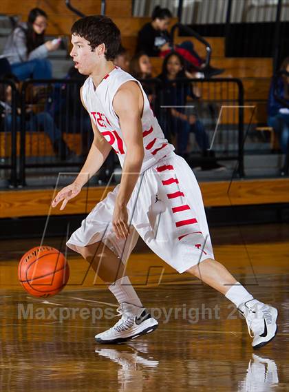 Thumbnail 1 in Chavez vs. Taft (McDonald's Texas Invitational) photogallery.