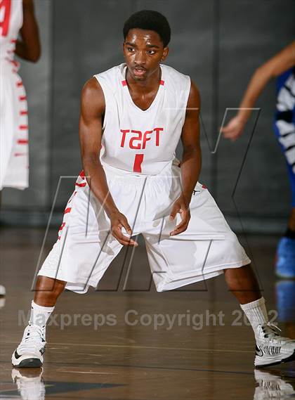 Thumbnail 2 in Chavez vs. Taft (McDonald's Texas Invitational) photogallery.