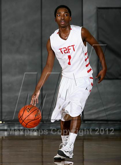 Thumbnail 1 in Chavez vs. Taft (McDonald's Texas Invitational) photogallery.