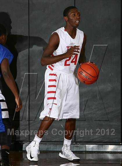 Thumbnail 1 in Chavez vs. Taft (McDonald's Texas Invitational) photogallery.