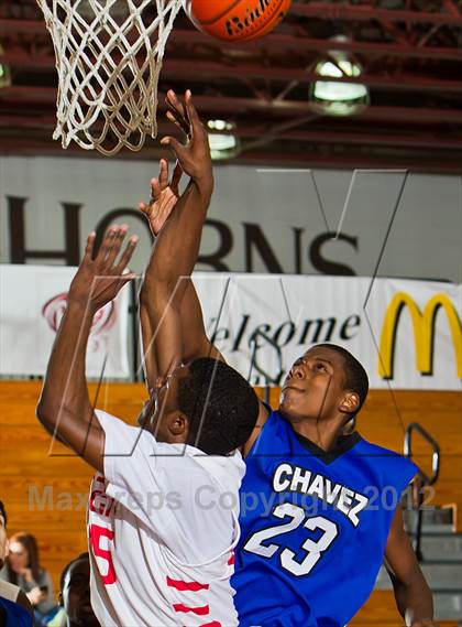 Thumbnail 1 in Chavez vs. Taft (McDonald's Texas Invitational) photogallery.
